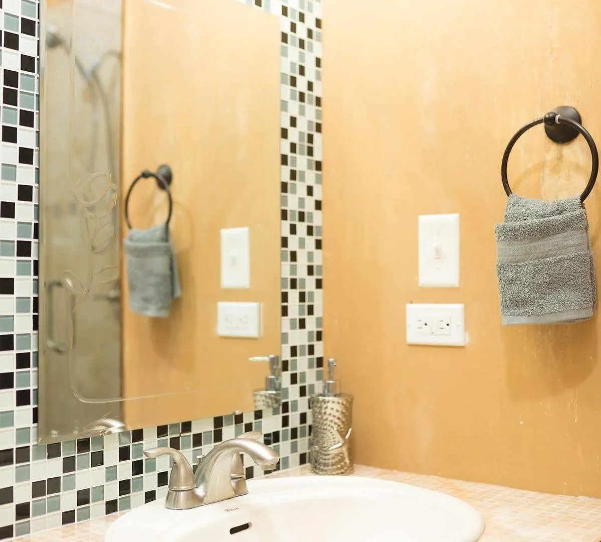 Casa Tianna Guest Apartments Kingston